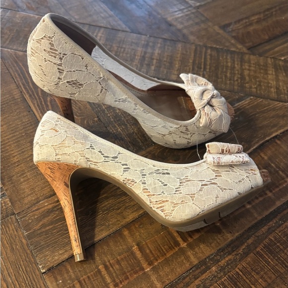 Christian Siriano Cream Lace Heels with Cork Heel. Great Condition! - Picture 7 of 8